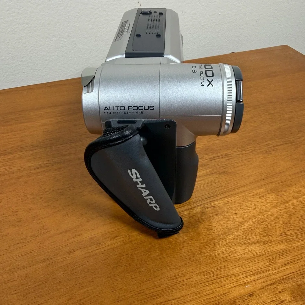 Sharp Viewcam VL-AH151 Hi8 Camcorder 400x Digital Zoom w/ Accessories No Battery